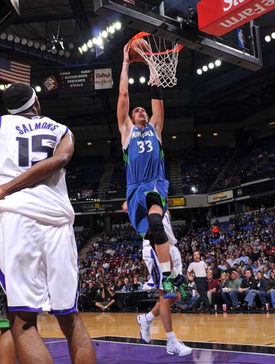 凭借犀利的 凭借犀利的